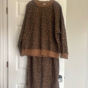 Le Lis Brown Leopard Print Jogger Set